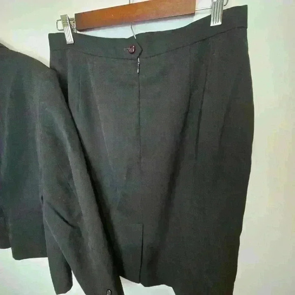 Talbots Petites 2 Piece Lined Skirt Suit Set 100% wool - Black - Business suit - Picture 4 of 10